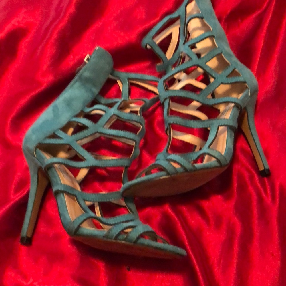 Green screen heels